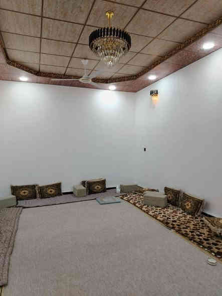 يا الله السلام عليكم بيت للبيع المساحه ١٥٠ متر البراكيه شارع المطار القديم قرب شارع علكم قريب لشارع اساس صب كونكريت سقف صب كونكريت بناء طابوق نهروان البيت كامل من كلشي يحتوي على غرفتين استقبال صاله مطبخ صحيات داخلي وخارجي جنس العقار طابو زراعي سند ٢٥ نسخه من السند وياه السعر ٦٥ مليون معه المجال الاستفسار على الرقم ***********
