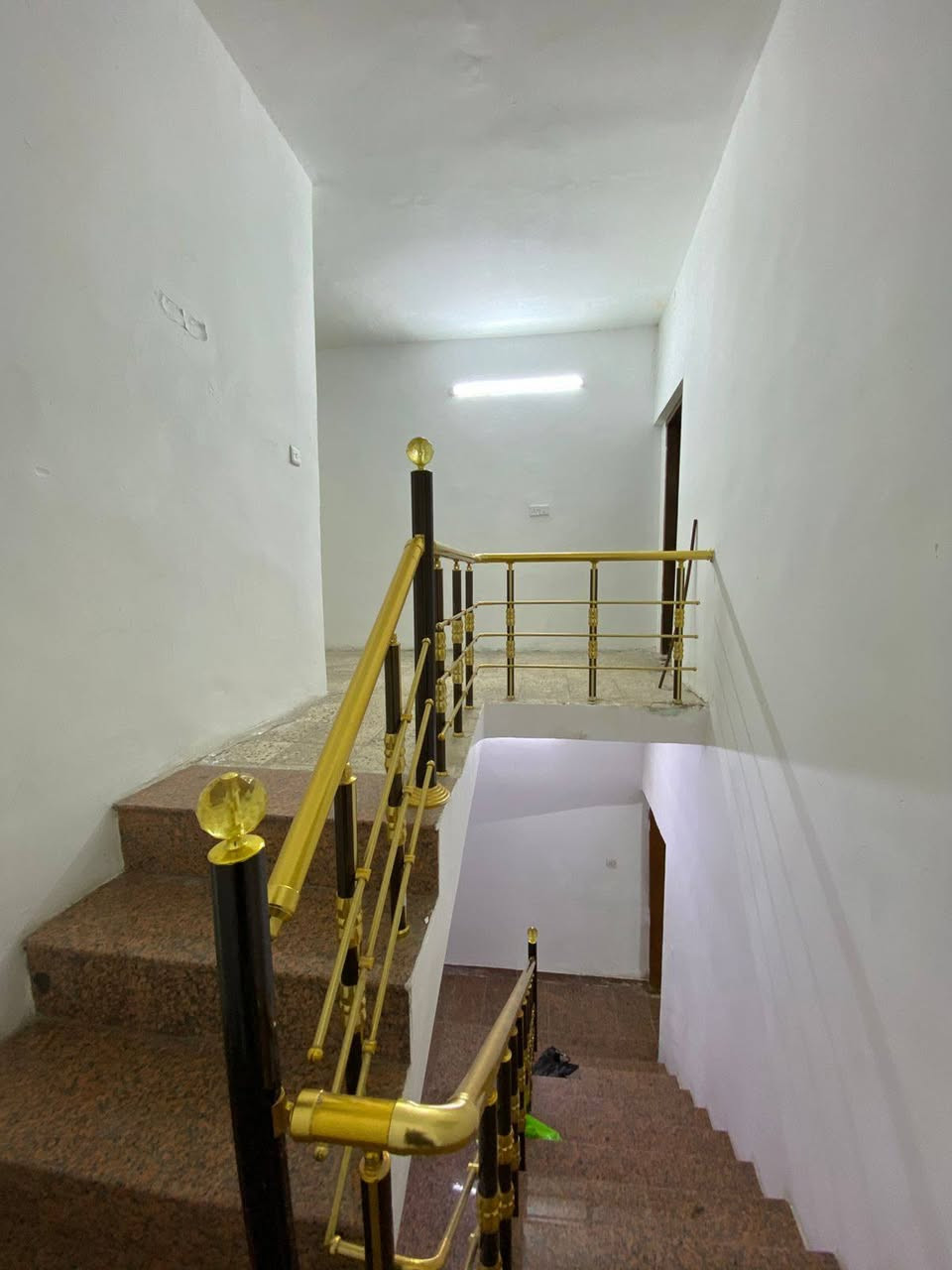 🏠 بيت مرمم جديد  للإيجار حي الجهاد  الأمانة قرب جامع مديحة الجنابي يحتوي على 3 نوم وصاله ومدخلين بيت 

المساحة 110متر. طابقين مدخلين  
 
الطابق الأرضي: غرفه نوم  صالة، مطبخ،، صحيات٢، منور، طرمة

الطابق الثاني غرفتين،  اكبار حولي، صحيات، بيتونة، سطحين
ايضا يوجد في البيت سخان ماطور مي خلاطات مغاسل وسنك كله جديد  
***********  يوجد واتساب

