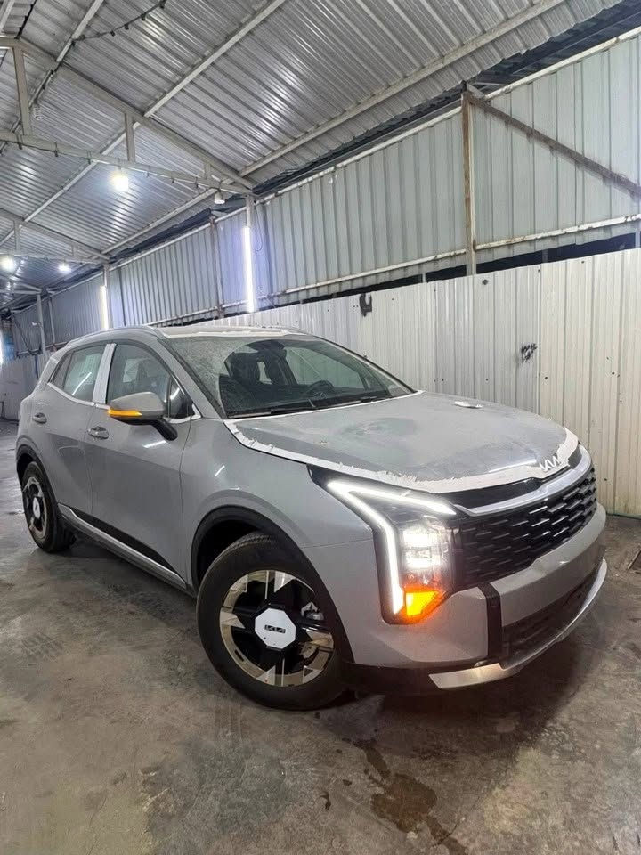 🚗 **Kia Sportage 2026 –  كيا سبورتاج**السعر( 35,000,000) مليون دينار مرقم كامل سنوية ولوحات تستلم بأسمك
سعر مميز / 

▪️ الموديل: 2026
▪️ الحالة: زيرو كيلومتر
▪️ المحرك: 2.0 لتر
▪️ اللوحات: رقم بغداد 

🔸 **المواصفات:**
🔹 تشغيل بصمة + تشغيل عن بُعد
🔹 شاشة أصلية + Apple CarPlay
🔹 كاميرا أصلية
🔹 إضاءة LED زينون
🔹 رادار جانبي
🔹 جنط 17
🔹 سايد بريك كهربائي + Auto Hold
2026 بسعر 🔥 

📞 للاستفسار:
***********::::*********** 
العنوان بغداد معارض الحبيبية قرب فلكة وهران@إشارةسيارات وشراء السيارات في بغداد@
