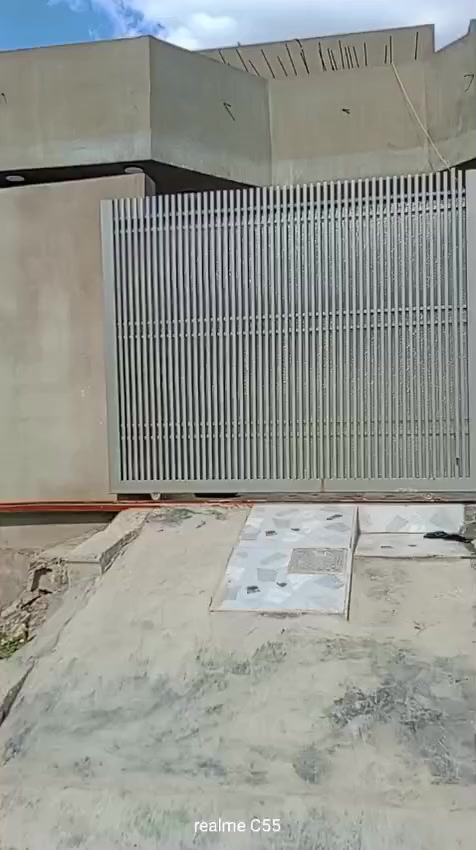 سلام عليكم بيت طابقين زراعي للبيع بناء حديث المساحة 220متر الموقع الصياد رقم الموبايل ***********
