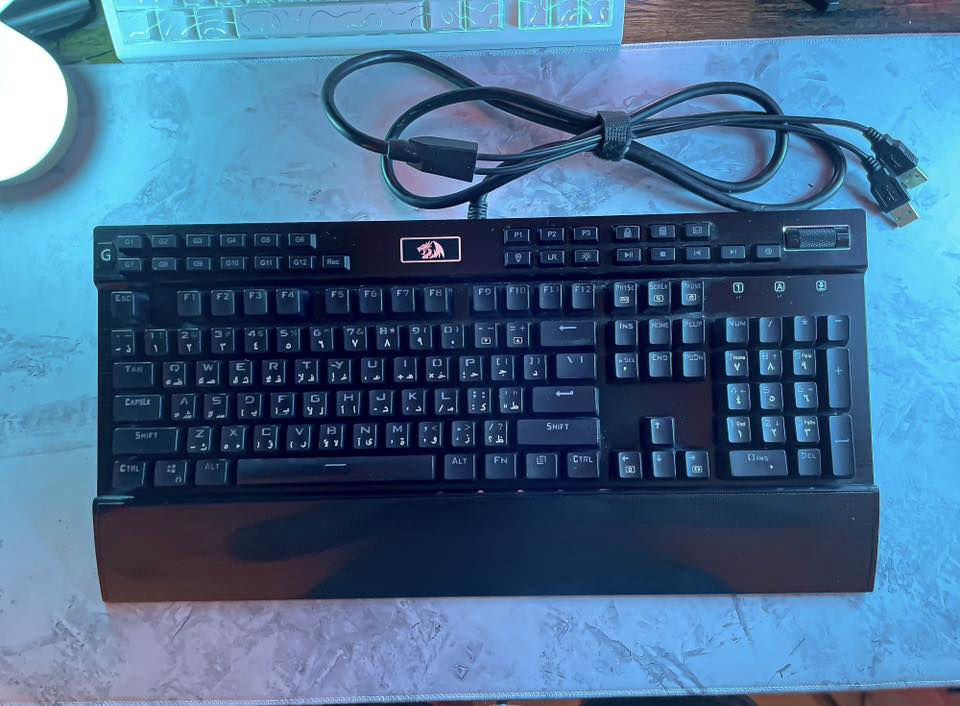 السلام عليكم 

للبيع قطع pc  كدامكم نظافة كل قطع منهم ٩٩٪؜

كيبورد ميكانيكي RGB +الكيس ويا اربع مراوح هم RGB + مبرد هوائي RGB 
 ————————————————————
سعر قطع

١- المبرد الهوائي (15 الف) وبي مجال للشراي
٢- الكيبود ميكانيكي (35 الف) وبي مجال للشراي
٣- الكيس هوه مراوح  ( 40 الف )

——————————————————————-

سبب بيع قطع ما احتاجها اريد اشتري شاشة جديد لئن القديمه نكسرت🥲


**إذا كنت صاحب هذا الإعلان وتريد حذفه لأي سبب، رجاءا أرسل رسالة إلى الدعم الفني**