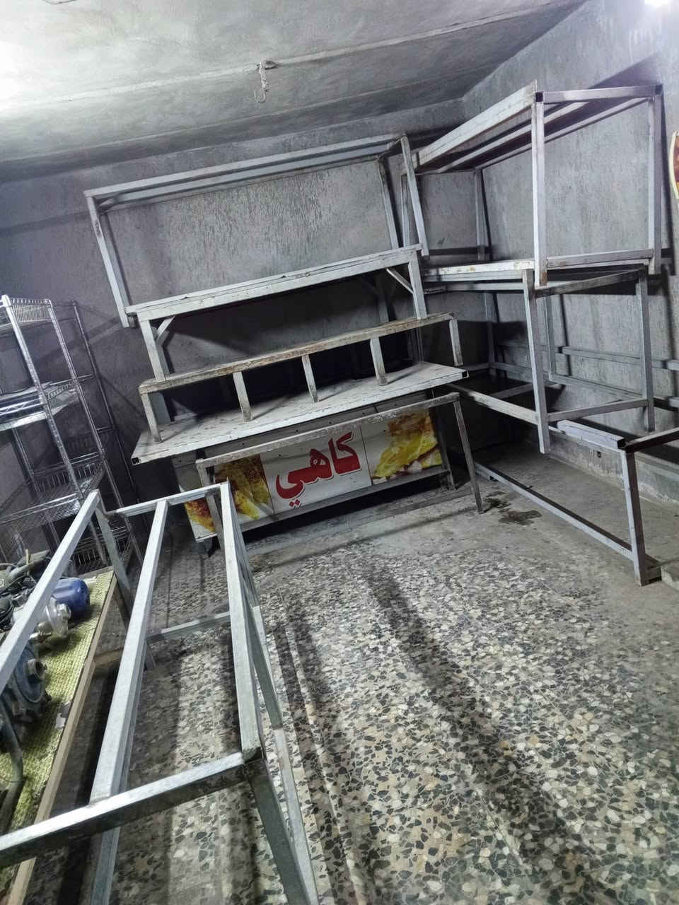 السلام عليكم متاح غراض للبيع..
السعر الميز الواحد 40 الف
 واذا الكل سعر الميز الواحد 30 الف //شلع.. 
اي شي يعجبك مكاني بغداد مدينة الصدر رقم الهاتف.. ***********
