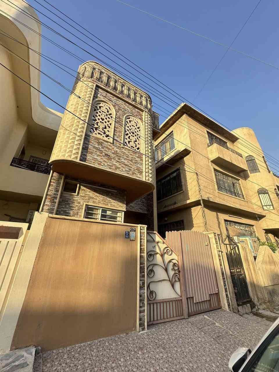 🏠دار للبيع ✅ حي الرفاق🏠
⬅️داخل فرع جامع الروضة المحمدية
⬅️موقع مميز
⬅️️ مساحـة  100 متر
⬅️واجهة 5 متر
⬅️أتجاه قبلة
⬅️طابقين 
⬅️الطابق الاول يحتوي على ، كراج ، مطبخ ، استقبال ، هول ، صحيات ،١ غرف نوم ، 
⬅️الطابق الثاني ،هول ، صحيات ، ٢ غرف نوم ،
⬅️تحويل مباشر
⬅️شارع 10

تفاصيل اكثر يرجى مراجعة المكتب
___________________

***********📞

***********📞

نستقبل عقاراتكم و طلباتكم على الارقام اعلاه
