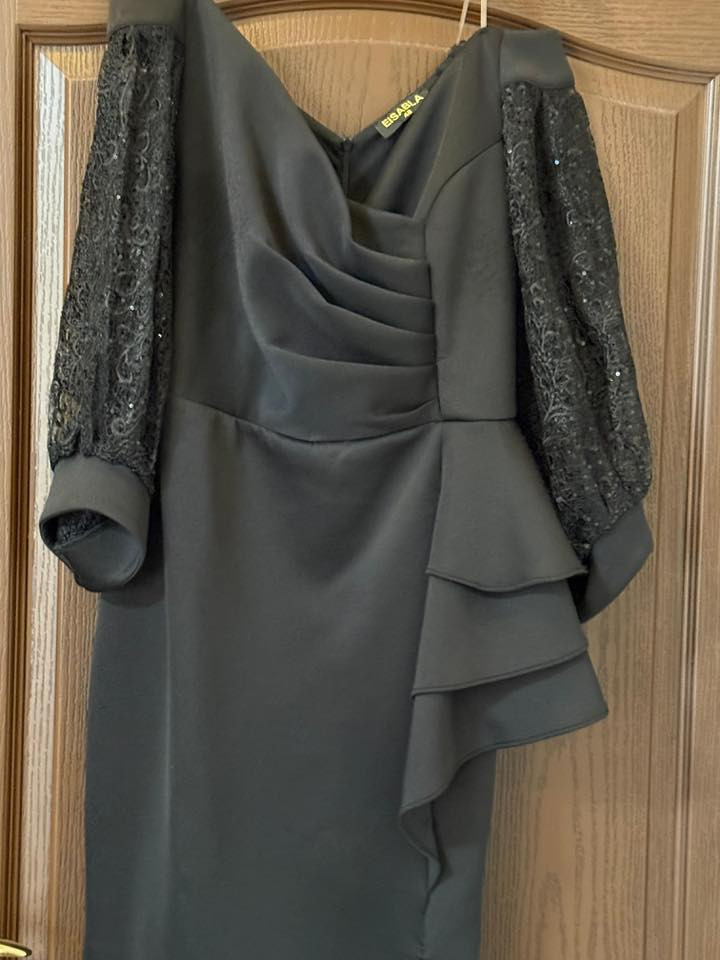 فستان للبيع سعره ٣٠ الف تصفية محل عنوان كركوك ***********
