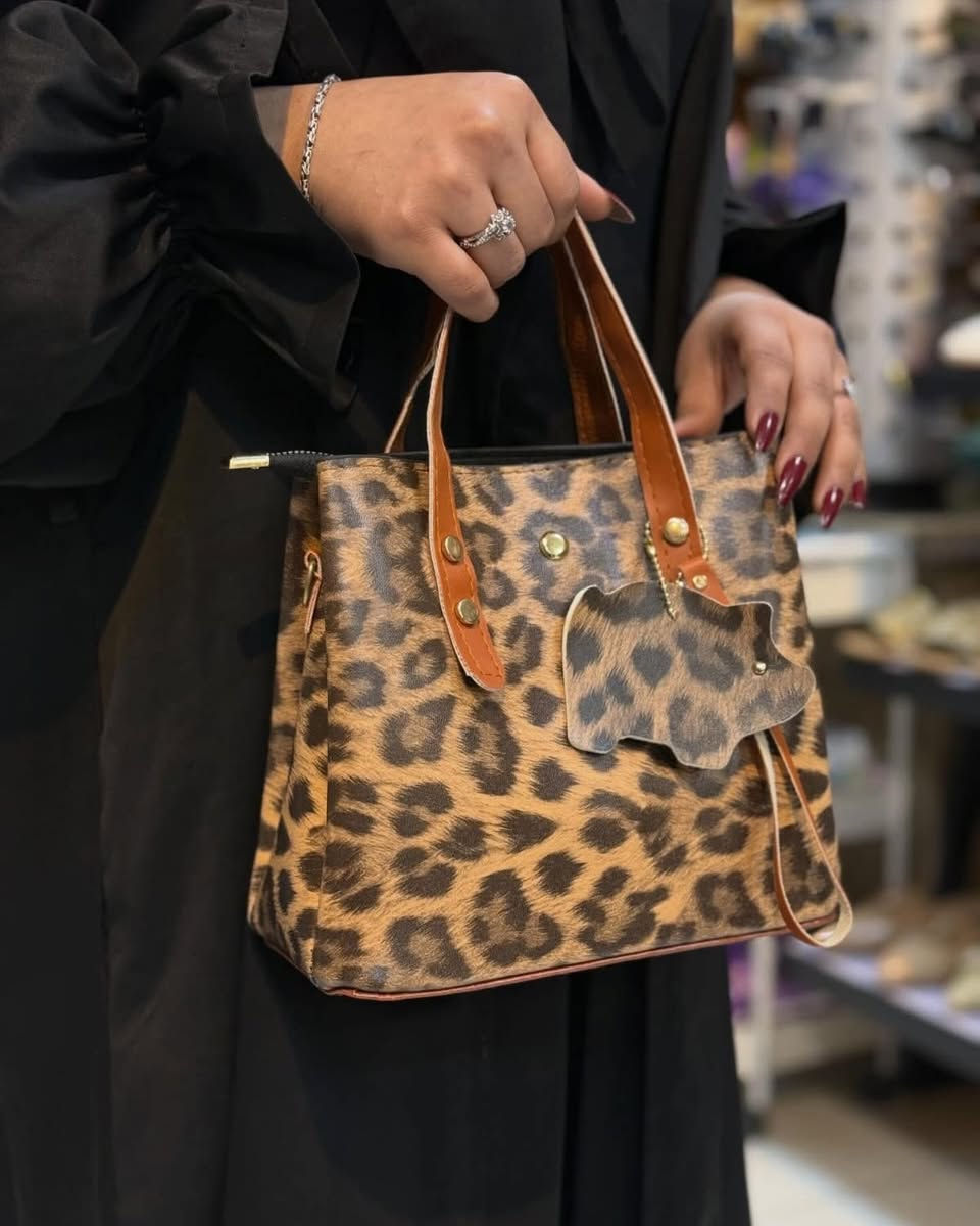 سلسبيل للاحذيه او الحقائب 
حقيبه حجم وسط 🇹🇷🇹🇷
السعر  
8.000 قطعتين 15.000
يوجد خدمة توصيل 
العنوان بغداد المحموديه شارع للمركز قصيريه الخياطات مقابل ازياء النور التركيه


**إذا كنت صاحب هذا الإعلان وتريد حذفه لأي سبب، رجاءا أرسل رسالة إلى الدعم الفني**