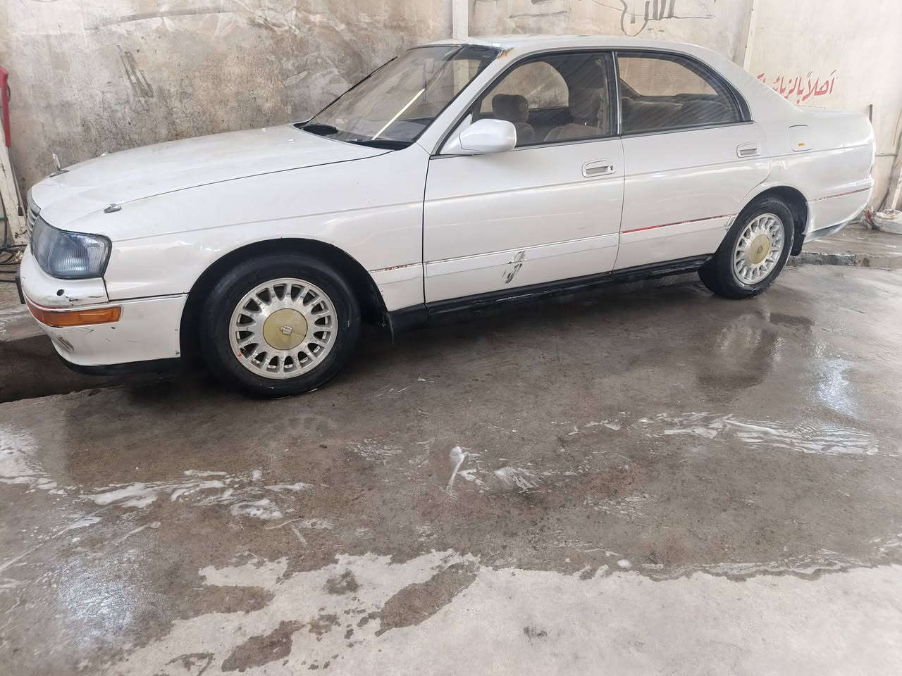 السلام عليكم سياره بطه منتصل موديل 1992 سياره حيل نضيفه كلهه على بلادهه وكلشي شغال لاسمكره ولا صبغ ع بلادهه سياره واضح كلشي يمك بلصور مكينه كير  حداديه تبريد كله شغال وكفاله وترايك وين ميعجبك سنويه ل 2029  سياره احله من الصور العنوان البصره الشعيبه السعر 44 الهاتف ***********
