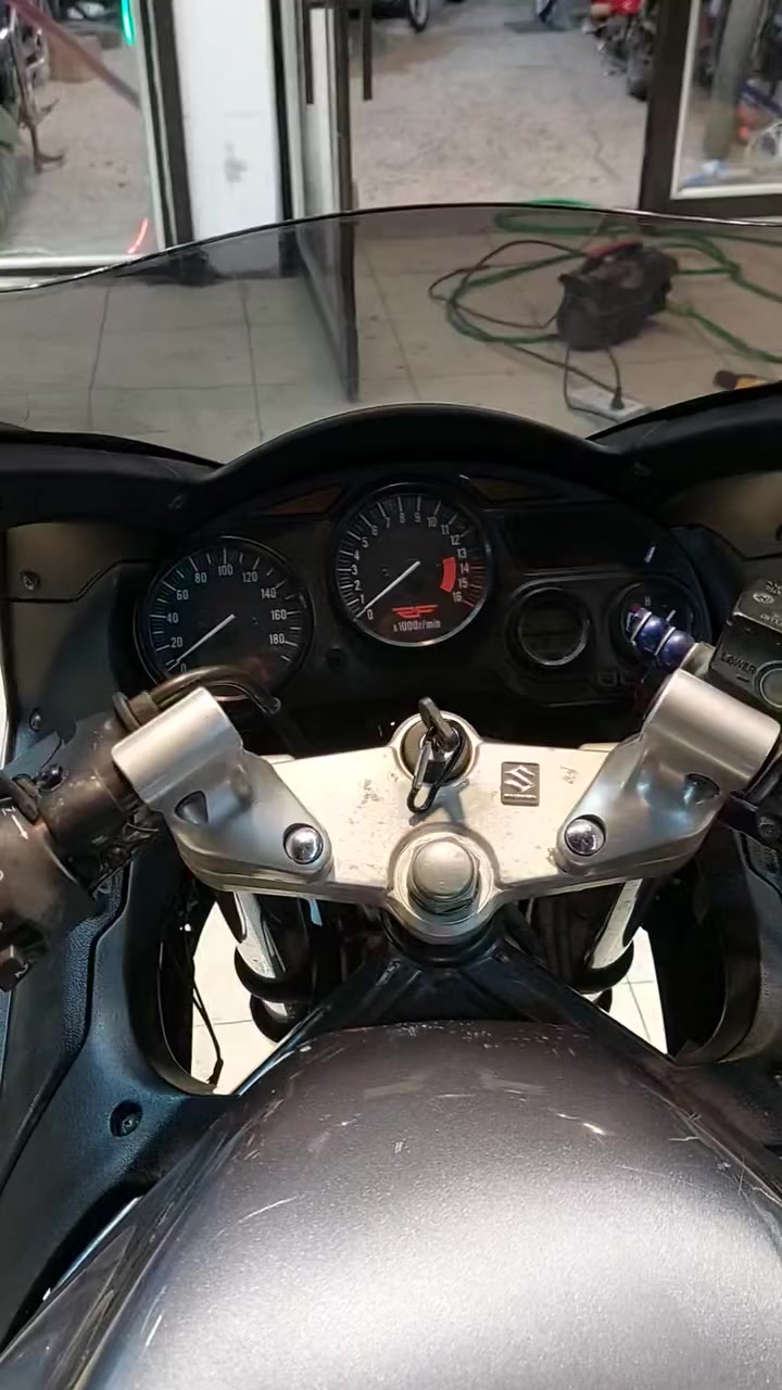 للبيع
تواصل فقط فقط فقط فقط واتس اب خاص ما اجاوب قرش 400 VC نظافة شوفة العين محرك ممدود عليه سبانة لا نضوح لا تبخير لا تنقيص لا صوت  حماوة ربع ثابتهة نكرة بكل وقت كهربائيات كاملة اشاير يمنة يسرى  دبل اشارة الضفيرة على وضع البلاد الدراجة جاهزة على الاخير الدراجة متمشي عدل كلة بطناش الدراجة مال جناي استخدامهة بالاسبوع لو مرة لو مرتين سعر 1800 بيهة مجال كلش بسيط جماعة اللواتة اطبكو على صفحة ما عندك امكانية مابيهة شي دور غيرهة ولا تصير لوتي براسي تحياتي للجميع 
للتواصل ***********
