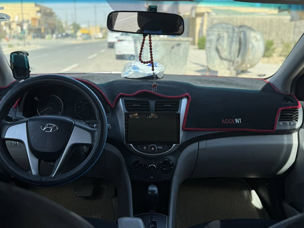 سلام عليكم 
اكسنت 2017 وارد امريكي 
ضرر جاملغ وبنيد 
رقم اربيل السياره جاهزه 
السعر 117$ وبيه مجال 
***********
