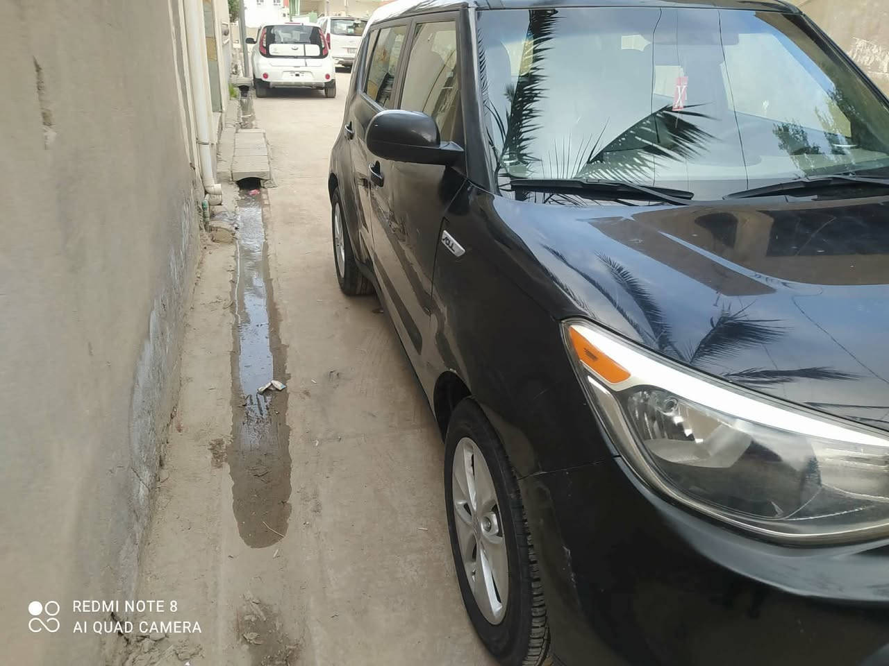 السلام عليكم 
للبيع كيا سول وارد امريكي ٢٠١٥ محرك ١٦٠٠ بحالة ممتازة  بجم كبس شركة ماشية ٥٩ الف قابل للزيادة استيرادنا وباسمنا حادثها باب خلفي ايمن وهلال الجاملغ الخلفي لون اسود داخل جلد تبريد ممتاز جدا شاشة صغيرة تحكمات ستيرن كروس سرعة بيها ملاحظات بسيطة سعرها ١٠٥ ورقة. صور الحادث موجودات والتقرير ايضا موجود .  الكاظمية /الشالجية . 
موبايل ***********
