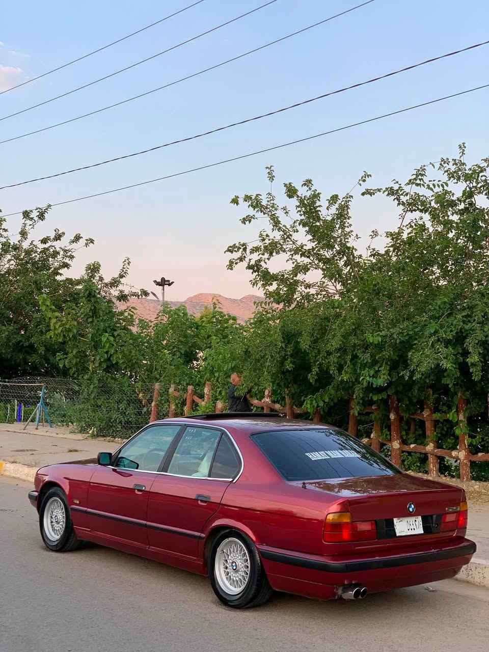 Bmw 1991 525i
قەپات مواسەفات بەس گێڕ عادی 
ئاڕم پلاستیک ئاڕموو ئەوەلیات بەشەرت
پێش پان هەموو گیانی لەسەر دەقی بیلادی خۆی ماوە سبوخ عامە بۆ جوانی 
سلایت کوشن جلد ناو سپی کوشن سیاحی چوار جام کارەبای ٧ کەلە  تەبرید ساردوو گەرم بە شەرت 
جەمپەکی زۆر بەسیتی پێشی هەیە جێگای باس نیە شانسیو سەرە دەبلو بەدەنەی نەگرتوە بێ ناو گرتنە 
گێر مەکینە توندوو تۆڵی بەشەرت 
کارەبایەتی گشت گیانی بەشەرت 
لە ماڵەکە بێمنەتم چت حەز لێبوو بەشەرت چوار تایەو ویلی حەسیری لۆکی لە ژێرە  بۆ مەسرەف مەگەڕێ 
شوێنم کۆیە بۆ زانیاری زیاتر پەیوەندی بکە  ***********ڤایبەروو وەتس ئەپی لەسەرە
