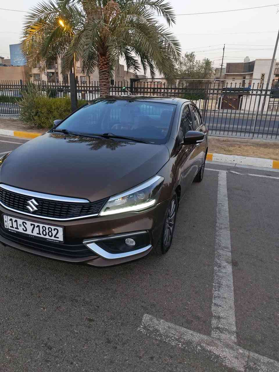 ### **📌 إعلان بيع سيارة**
**نوع السيارة:** سوزوكي سياز (Suzuki Ciaz)
**الموديل:** 2023
**المسافة المقطوعة:** 74 ألف كم
**الحالة العامة:** السيارة نظيفة جداً وبحالة الممتازة (استلام شركة)، لا تحتاج أي مصاريف أو نقص.
**💡 تفاصيل الحجز والأقساط:**
 * عليها إشارة حجز لمدة **سنتين ونصف**.
 * صاحب السيارة يتكفل بدفع الأقساط السنوية بالكامل (السيارة باسمه والتعهد قانوني).
**💰 السعر المطلوب:** 115 ورقة (11,500$) — *وبيه مجال للشراي الجاد*.
**📞 للاتصال والاستفسار:** ***********
