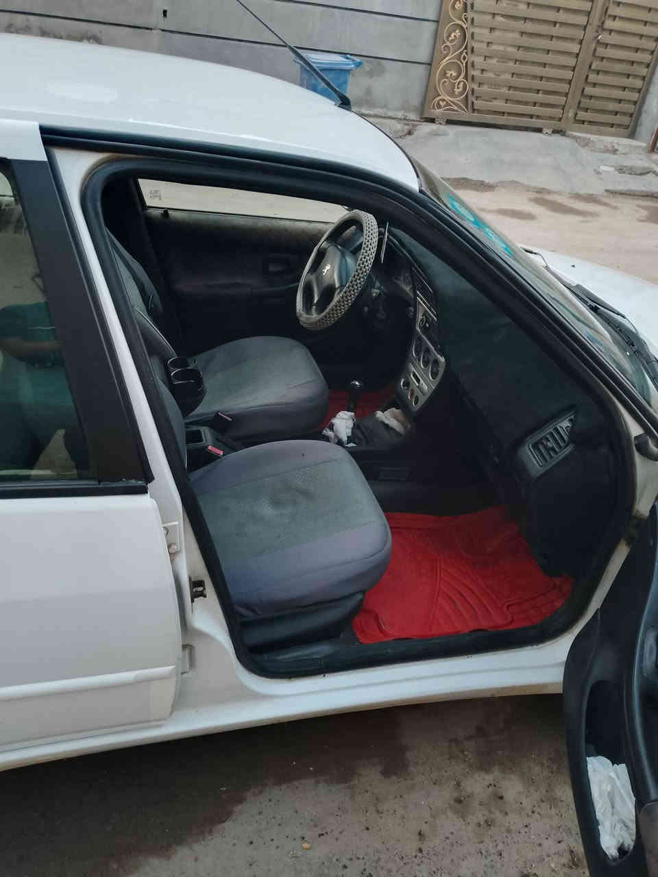 السلام عليكم 
بيجو 2001 السياره مكفوله كير ومحرك وصدر تخم تاير والكشر حلو بس البنيد بي صبغ قليل أثر خدش .
السيارة بأسمي والسعر 58وبي مجال قليل مكاني بغداد الرئاسة شارع 20 
 للاستفسار اكثر الاتصال على الرقم ***********
