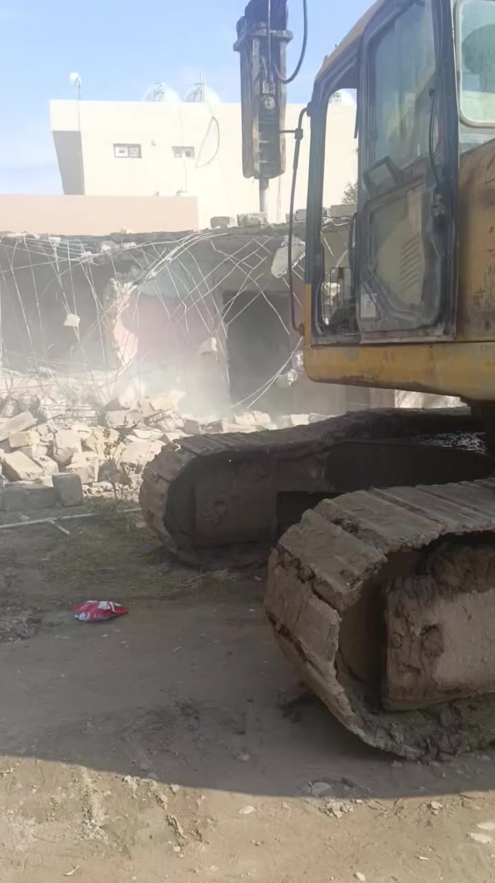 سلام عليكم يوجد لدينه نغار تفليش بيوت ورفع انغاض وتفليش أساس ونسلمك كاع بيضه رقم  الهاتف *********** .***********
