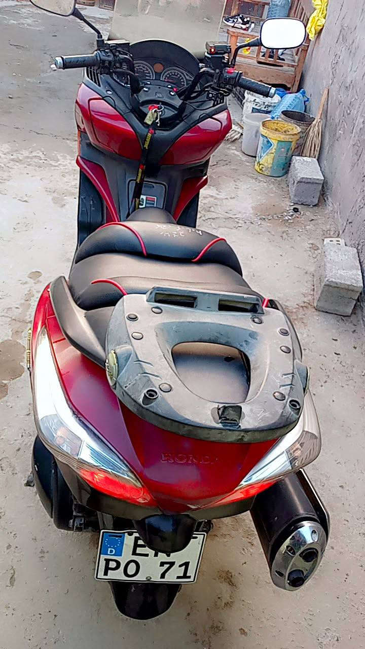 السلام عليكم سلفر ونج جيتي 400 لبيع مكفوله ما بيها نقص سعر 18وبيها مجال مكان بغداد دوره *********** مو جوده واتساب
