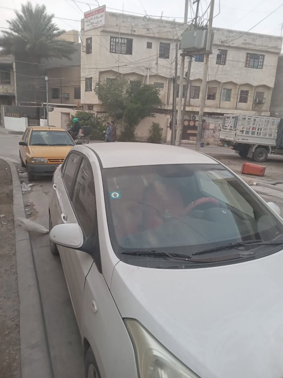 سياره هونداي i10كراند صندوك 
محرك 1200تبريد تدفئه شغال 
لوحه جديده ماشيه 85بيه صبغ باب السايق وجاملغين رقم بغداد
موديل 2016
السعر 75
للاتصال ***********
