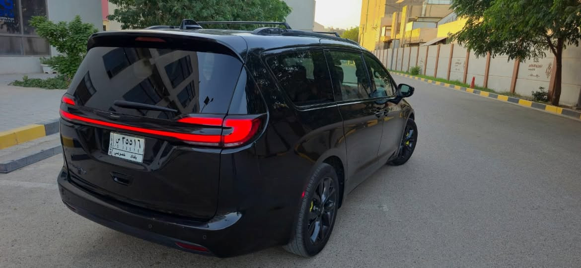 السلام عليكم 

 للبيع كرايسلر باسيفيكا  تورنك اس ( بلاك توب ) موديل 2021 رقم بغداد /السعر 215 ورقة/ ماشية 44 الف ميل   للتواصل *********** متواجد واتس اب .
