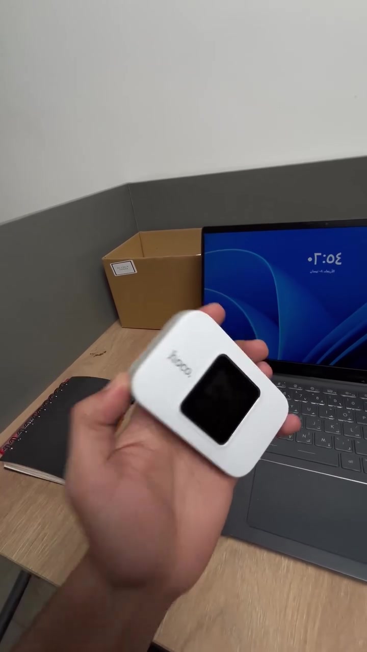 مودم واي فاي 4G المحمول والذكي من هوكو طراز DQ12 - سرعة فائقة وشاشة عرض

الاستخدامات:

الحل الأمثل للحصول على إنترنت سريع ومستقر أثناء السفر، الرحلات، وفي المكتب.

يدعم الألعاب عبر الإنترنت (Gaming) ومشاهدة الأفلام بدقة عالية (Streaming) أثناء التنقل.

مناسب للطلاب والموظفين الذين يحتاجون لشبكة خاصة وآمنة في أي مكان.

المميزات:

شاشة LCD ذكية: تعرض لك قوة الإشارة، مستوى البطارية، عدد الأجهزة المتصلة، وكمية البيانات المستخدمة.

سرعة نقل عالية: تصل إلى 150 ميغابت في الثانية لضمان تجربة تصفح سريعة وسلسة.

بطارية قوية: بسعة 3000 مللي أمبير توفر لك من 8 إلى 10 ساعات من العمل المتواصل.

اتصال متعدد الأجهزة: يسمح باتصال عدة أجهزة (هواتف، لابتوب، تابلت) في وقت واحد دون ضعف في الإشارة.

شحن حديث Type-C: مزود بمنفذ شحن من النوع C لسرعة الشحن وتوافقه مع الكابلات الحديثة.

تغطية عالمية: يدعم ترددات 4G في أغلب دول آسيا وأوروبا وأفريقيا.

محتويات الكارتون:

1 × مودم هوكو DQ12.

1 × بطارية قابلة للإزالة (3000mAh).

1 × كابل شحن Type-C.

1 × دليل المستخدم (Manual).

بسعر 30ألف


**إذا كنت صاحب هذا الإعلان وتريد حذفه لأي سبب، رجاءا أرسل رسالة إلى الدعم الفني**