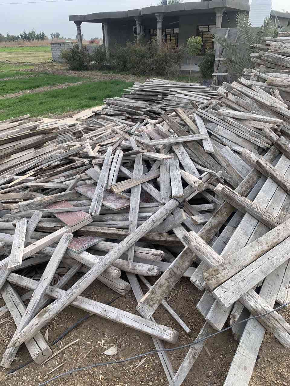 السلام عليكم ورحمة الله وبركاته
قالب خشب للبيع 300 متر  وبي 70 جك  ، لوح 70‎%‎ تارس  
المكان بغداد الرضوانية 
 ‭0781 629 7404‬
‭0750 539 7210‬
