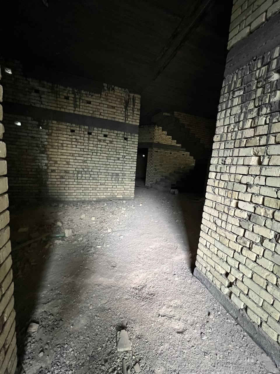 بيت للبيع هيكل كامل طابق واحد بناء جديد بناء طابوق شغل درجه اولى يحتوي على غرفتين منام دوانيه مطبخ حار بارد مفتوح ع صاله مجمع صحيات $منطقه الصالحيه يبعد عن شارع الصالحيه العام ٣٠٠ متر قرب مدارس الريف الزاهر $السعر ٩٨مليون وبي مجال قليل الاستفسار الاتصال ع الرقم &*********** مساحه البيت ٢٠٠متر
