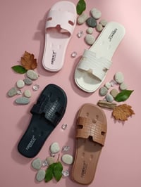 ملابس • للبيع