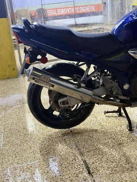 بطح سازوكي حجم 1200cc
موديل 2004 ماشي 74 الف
محرك وكير شرط ما مفتوحات جيب وياك الف فيتر 
شلعة ومعدل فووول سرعة260
شرط 1,2,3 تبطنش شلعتها ناااار
كابريترات معمره جدد باتري جديد طخم بلكات جديد
ما يعوزها ربع دراجة فول شغل واطلع
شادلها فيت بم صغير اقتصادي فول بالبابزين
وسعرها14 ورقة وبيها مجال للطيبين
وترهم مراوس مع مرقم
المكان موصل الايمن
*********** بي واتساب
