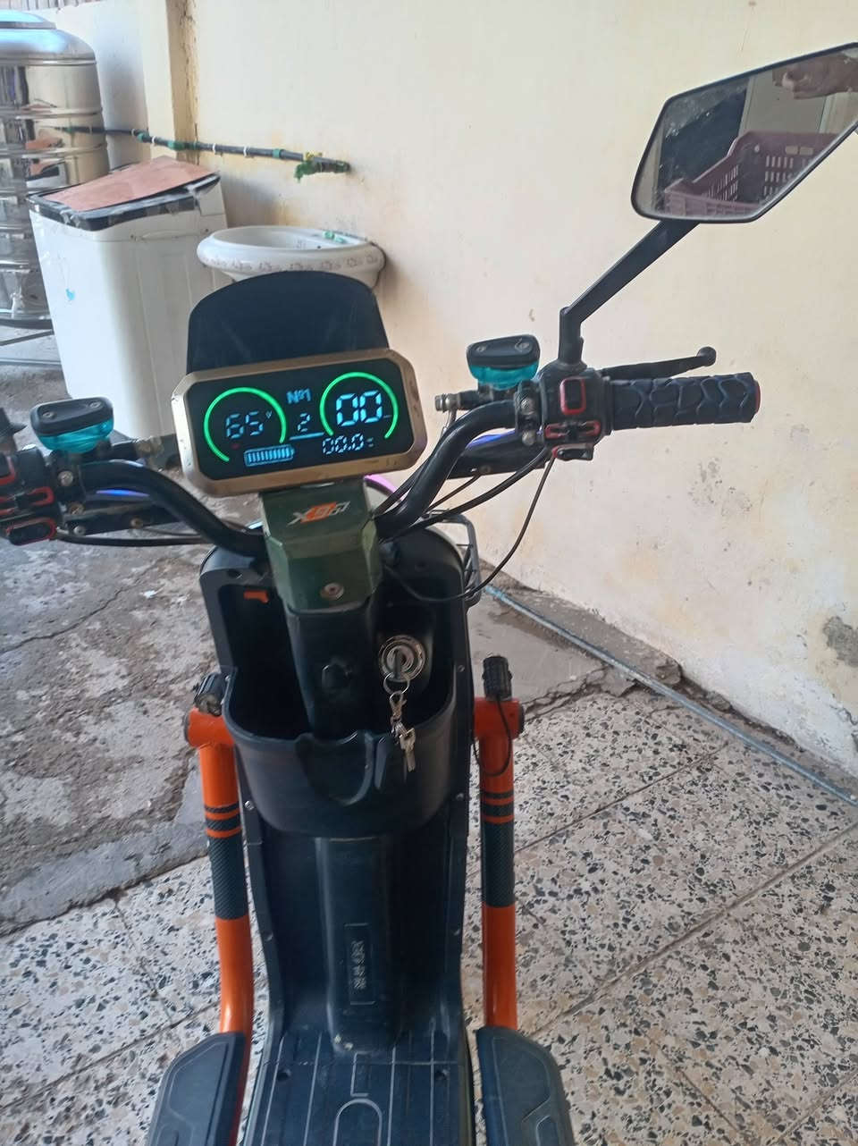 سلام عليكم ورحمة الله وبركاته X900 دراجه شحن للبيع الموديل 2025 5بطاريات فول نظافه 100 السعر 375 وبيه مجال مكاني ديالى بعقوبه كاطون الرازي الرقم ***********
