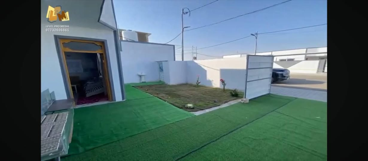 بيت للبيع مساحه ٢٠٠متر شارع المجمعات شارع 60 العرضي مقابيل مجمع السلطان البيت في مجمع بيتي الثاني مطلوب للمصرف 95 وسعرها 80 إستفسار عله رقم ***********
