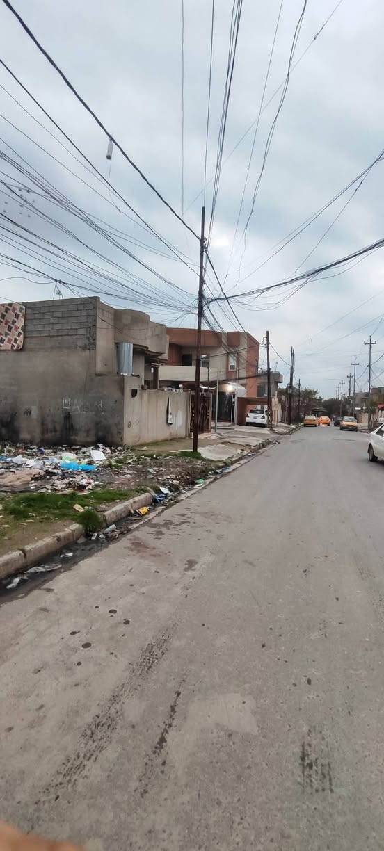 للبيع للبيع 
أرض 200 متر قرب جوري ماركت واجهة 10 عمق 20
سند ملك صرف طابو 
الاستفسار انتصل عل أرقام 
***********
***********
موقع المكتب حي عدن شارع التنانير قريب عل صيدلية اليمامة
