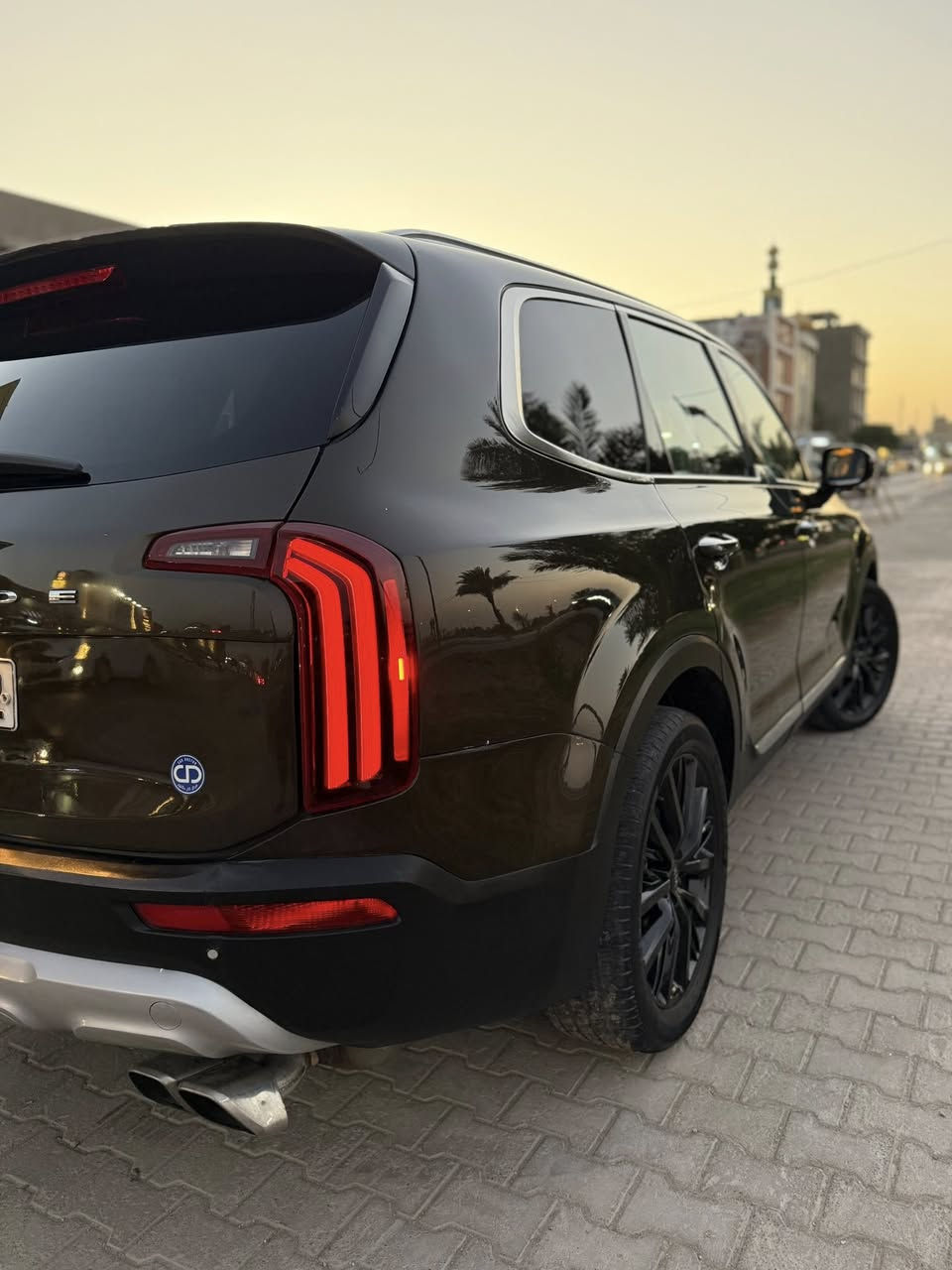 السلام عليكم
كيا تيلورايد موديل 2020
فئه SX
السياره فوول مواصفات
ماشيه 49 الف ميل 
فتحه سقف بانوراما ( دبل فتحه )
داخل عسلي 
تدفئه تبريد كشنات 
تدفئه مقود
كشنات vip
ذاكره كشن 
بردات ابواب خلفيه 
شحن وايرلس 
جنطه كهرباء
مرايا جانبيه شفط
رادار امامي وجانبي 
اشاره بالمرآة الجانبيه 
تحديد مسار 
وضعيات القياده عدد ( 5 ) 
الكراسي الاماميه كهرباء
اربع كامرات
حساسات امامي خلفي ( 8 حساسات )
لدات اناره داخليه متعدده الالوان اصل 
الحادث : خلفي ربع قبق جنطه + جاملغ خلفي ايمن 
الايرباكات : ايرباك برده
بالعراق صارت دحجه خفيفه بالباب خلف السايق موجوده صوره الدحجه 
مكان السياره نجف
رقم هاتف ***********
السعر 268 ورقه
