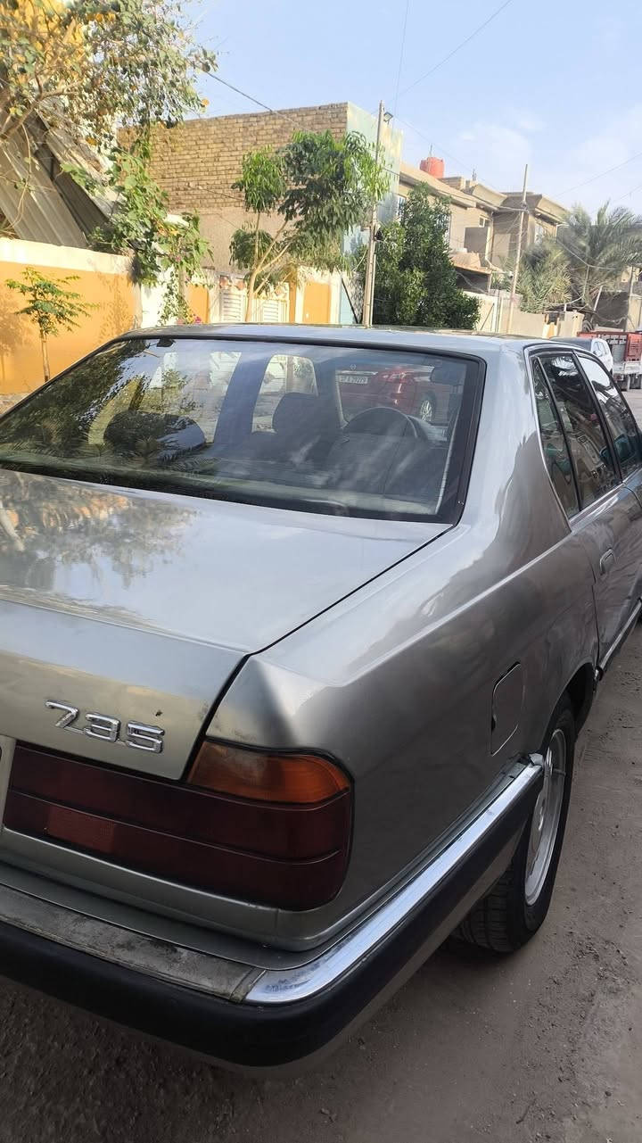 سيارة 𝖡𝖬 91 محرك جديد كير جديد اطارات جديدة بطارية جديدة رقم بغداد ب 50$ وبيها مجال ***********4
