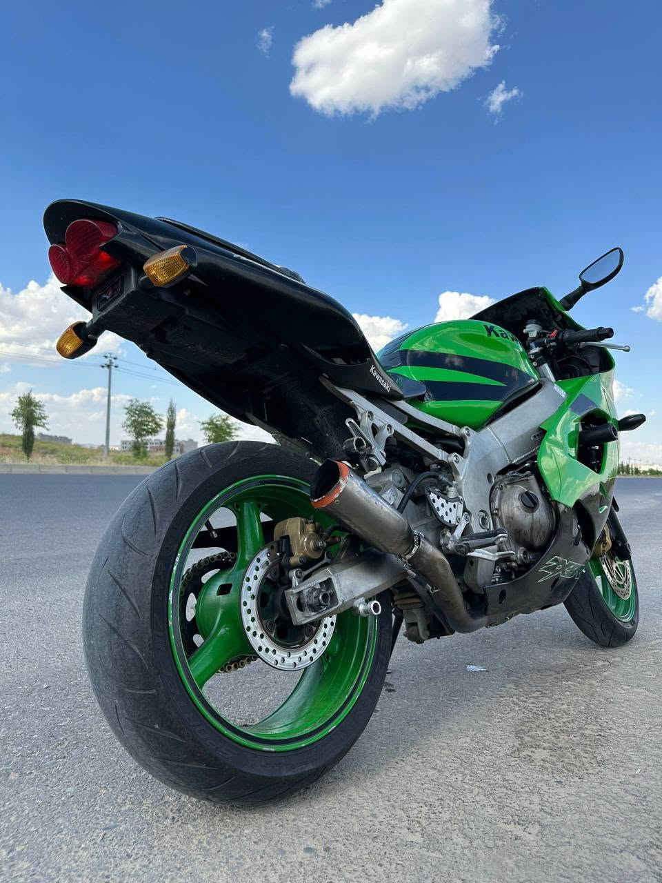بيع او مراوس فىروشتن يان گورينةوة 

كاوسكي zx9r
موديل 2002
مكينه 900
باقي تفاصيل خاص أربيل, العراق


**إذا كنت صاحب هذا الإعلان وتريد حذفه لأي سبب، رجاءا أرسل رسالة إلى الدعم الفني**