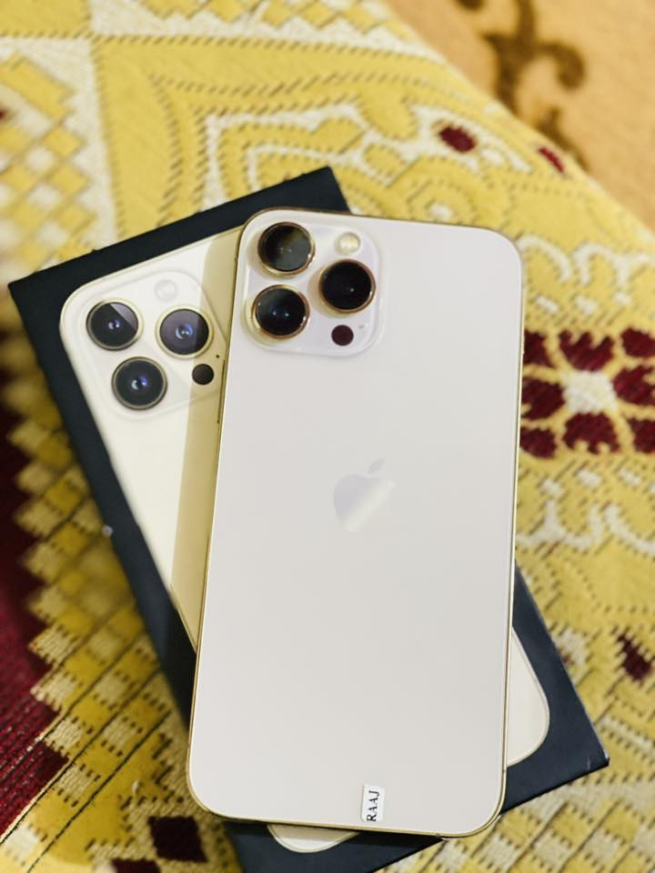 سلام عليكم
اخوان جهاز ١٣برو ماكس جهاز
مكفول كفاله عامه 
ما مفتوح ولا مصلح زلغ ما بيه شوفت عينك نضافه ١٠٠/١٠٠
ذاكره٢٥٦
جهاز وتر بروف 
بطاريته٧٧ شحن يدوم يوم كامل 
رقم ***********
سعر ٦٩٠وبيه مجال قليل
