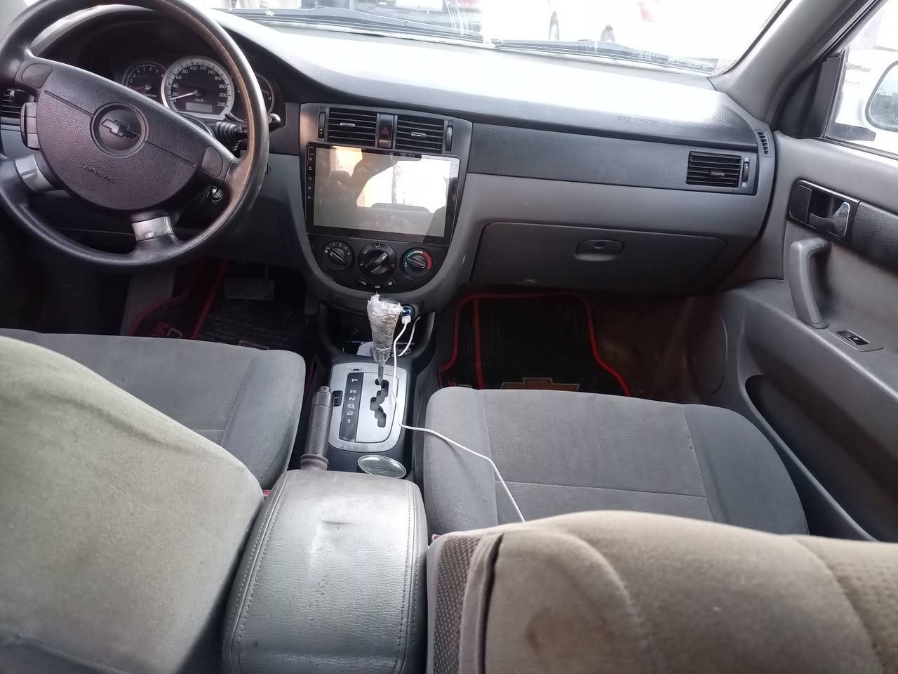 اوبترا موديل 2010 كير أوتوماتيك
سياره مابيها لا ضربه ولا صبغ 
كير و محرك بشرط رقم سنويه جديد 
 دفتر بنزين بيها
مكان كركوك شراي خابرني تدلل 
***********
***********
