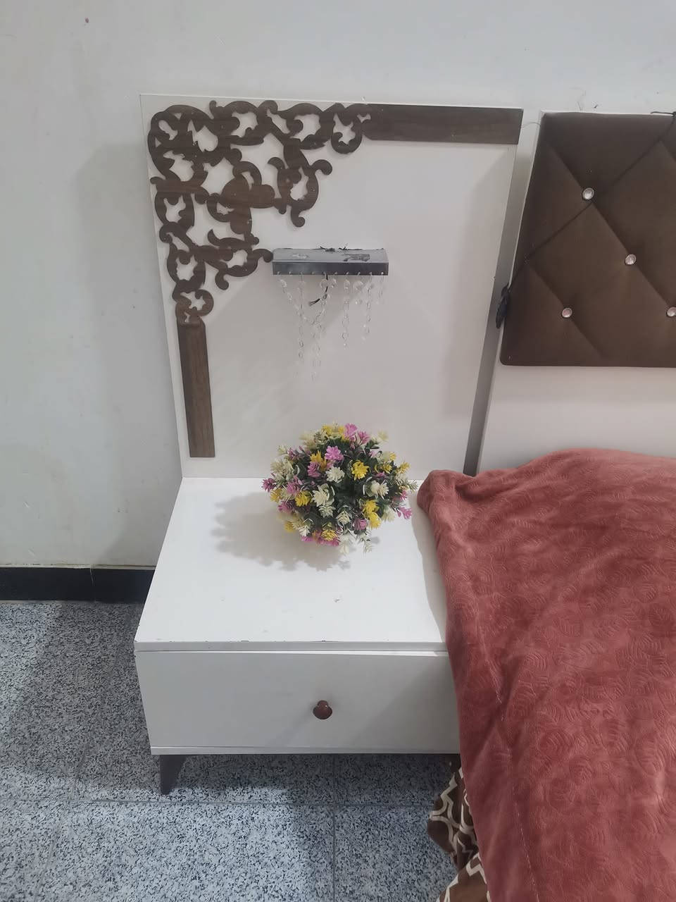 السلام عليكم ..
#للبيع ..
1_غرفه تركيه 6 قطع اخت الجديده درجه اولى  نظيفه .. السعر  650 بيه مجال قليل ..
2_ ميز 4 رفوف بلاستك .. السعر  35 الف .
3_ براكيترات شكل طاووس لون ذهبي .. 40 الف ..
4_مغسله زاويه ثقيله اصلي .. 30 الف 
#الشراي يتصل ع الرقم (***********)
شريحة مع واتس اب ..  والله ولي التوفيق .
