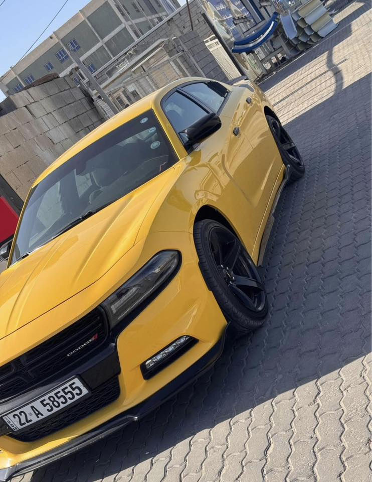 السلام عليكم دوج جارجر مديل 2018 لون مميز ليموني بلاد مو موصبغ   هي لونها مميز هذا ماشيه155 الف كيلو متر سياره وراد كندي داخله كلين تايتل 
بل عراق. صار بيها 3 قطع صبغ صوره موجوده بل منشور
جاملغ وبنيد   وباب العبري 
سياره جديده وعلى ايدي مسويلها ادامه كامله تايرات جديده نوزلات بلكات مجاول فيت بم فلتر مساعد مال فيت بم نقصها حداديه مبدله توني كلها جديده  دهن كير دهن اكسل  وعليها ويل 20 نجمه ولحايه ودفيوزر وكفرات مرايه ويدات و سستم كاربون فايبر للداخل 
ما مشتغله خط. رقم عليها مميز 
سعر215وبيها مجال بيع او مراوس حسب القناعه
***********
متواجد واتساب وفيس بوك
