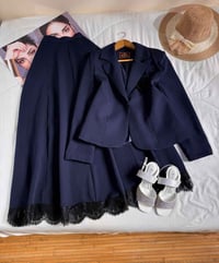 جديد • سترة وتنورة • مقاسات ٣٨-٤٨