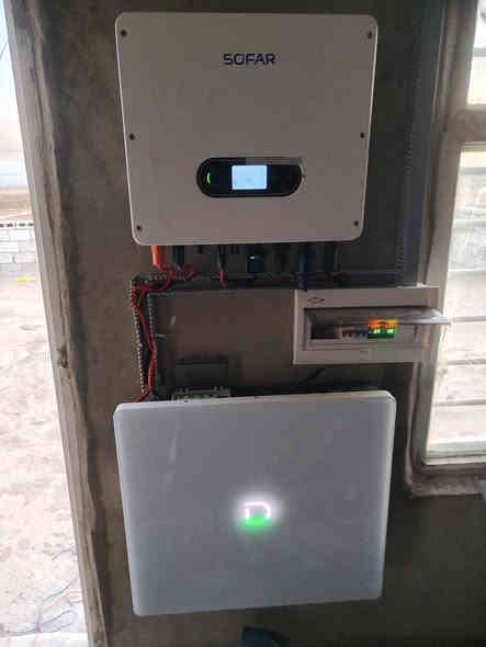 منظومين طاقة شمسية في الربيعة تل سمير . 

تم اليوم الانتهاء من نصب منظومتين طاقة شمسية في الربيعة تل سمير .
المنظومة الاولى منظومة Sofar للزبون السيد علوان جلوب 
- انفيرتر 6 كيلو سوفار ضمان 5 سنوات 💪🏼
- بطارية داينيس ضمان 10 سنوات 💪🏼
-  لواح شمسية 620 واط من HZ 
- نظام مراقبة عن بعد كامل 24/7

المنظومة الثانية السيد حسين حلوب 

# مواصفات المنظومة الشمسية
- الألواح الشمسية:  قدرة 620 واط لدبل وجه (HZ )
- البطارية:   (HZ )ضمان 5 سنوات 
- الانفيرتر: انفيرتر  HZ 6 كيلواط 

# مميزات المنظومة الشمسية
- تقليل فاتورة الكهرباء بنسبة ٧٠-٨٠٪
- تحسين البيئة وتقليل الانبعاثات الكربونية
- توفير الطاقة في أوقات الذروة
- المحافظة على اجهزة المنزل كون الفولطية مستقرة وتطول العمر الافتراضي للاجهزة الكهربائية 
# لتركيب
-  تصميم بورد تحكم Dc و AC لحماية المنزل  

# الفوائد المالية
- توفير مالي جيد كون الكهرباء مجانية 
 .

مكتب طاقة
الموقع الاول بعشيقة حي العسكري مقابل معرض مخلد 
 مهندس فادي *********** 
***********.   اياس سعيد

طاقة_شمسية
#منظومات_طاقة
#سوفار
#HZ
#داينيس
#الربيعة
#تل_سمير
#طاقة_سمارت
#طاقة_متجددة
#انفرتر
#بطاريات
#الواح_شمسية
#نصب_منظومات
#عروض_الطاقة
#عراق
#بعشيقة
#مهندس
