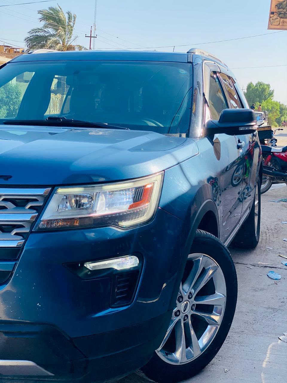 Ford explorer 2018 xlt 
ماشية ٩٤  الف مايل 
كشنات جلد 
تحديد سرعة 
كاميرا كبيرة 
حساسات اربع اتجاهات 
محرك ٦ سلندر ٣٥٠٠ 
بدون ايرباك 
ضرر خلفي
مع فحص السونار مرفق مع الصور 
***********
