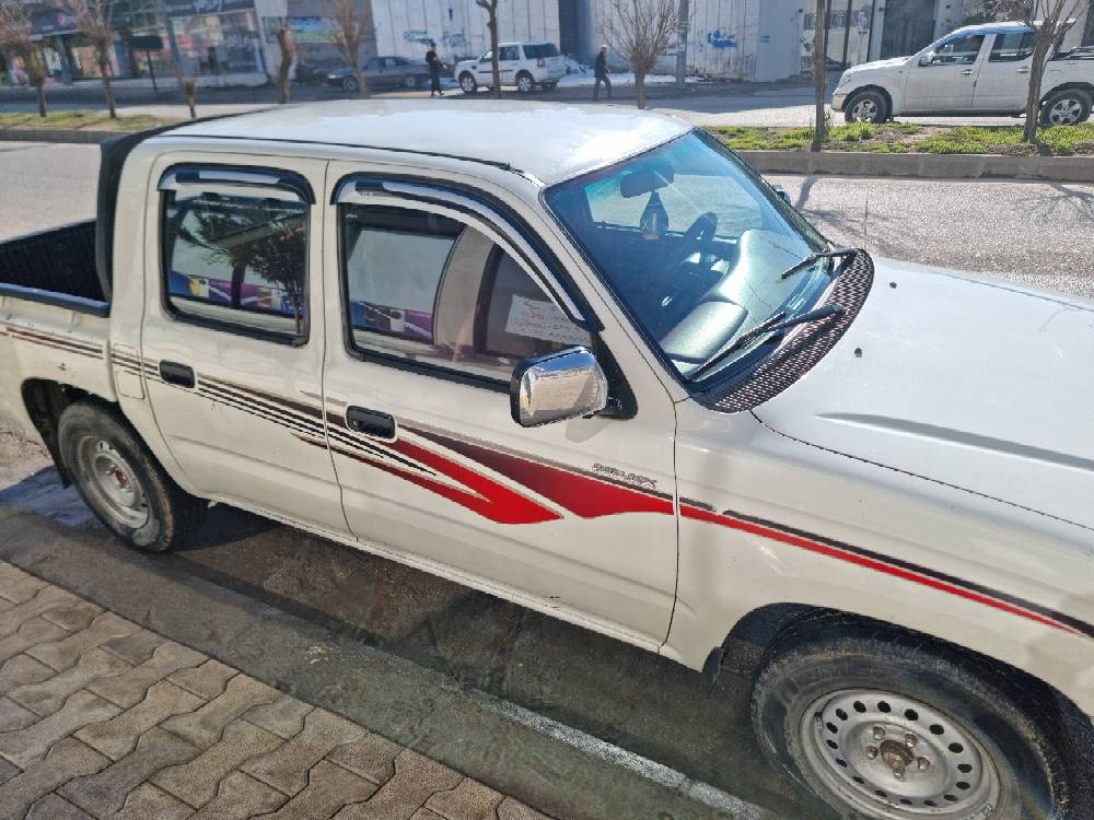 پیکاب تویتا  2001  ئارم پلاستیکی سلیمانی سەیارکە زور جوانە مکیینەو گیرو ئەکسل بە شرت تەبریت ساردو گەرم بەشرت هەمو گیانی ئشەکات  دوو پارچە  پەمپی هە یە بۆ جوانی کراوە  *********** السليمانية, العراق
