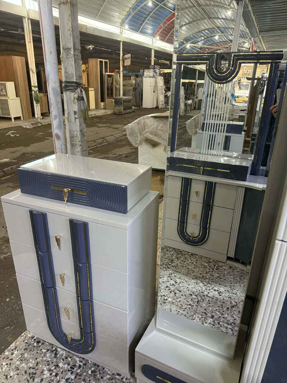 ✨ غرفة تركي مودرن الأصلي 9قطع 
نظام ابواب 
سرير مخزن عملي 
 قماش وتر بروف أصلي
✨ نظافة 95/💯
 شد ونقل مجاني داخل بغداد
توصيل للمحافظات بأسعار رمزية


**إذا كنت صاحب هذا الإعلان وتريد حذفه لأي سبب، رجاءا أرسل رسالة إلى الدعم الفني**