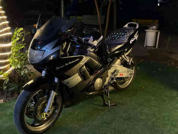 السلام عليكم
ماطور هوندا للبيع F3 حجم المكينه (600) اربعة سلندر مكينه كبسسس موديل (98) شراي راسل واتساب ***********
