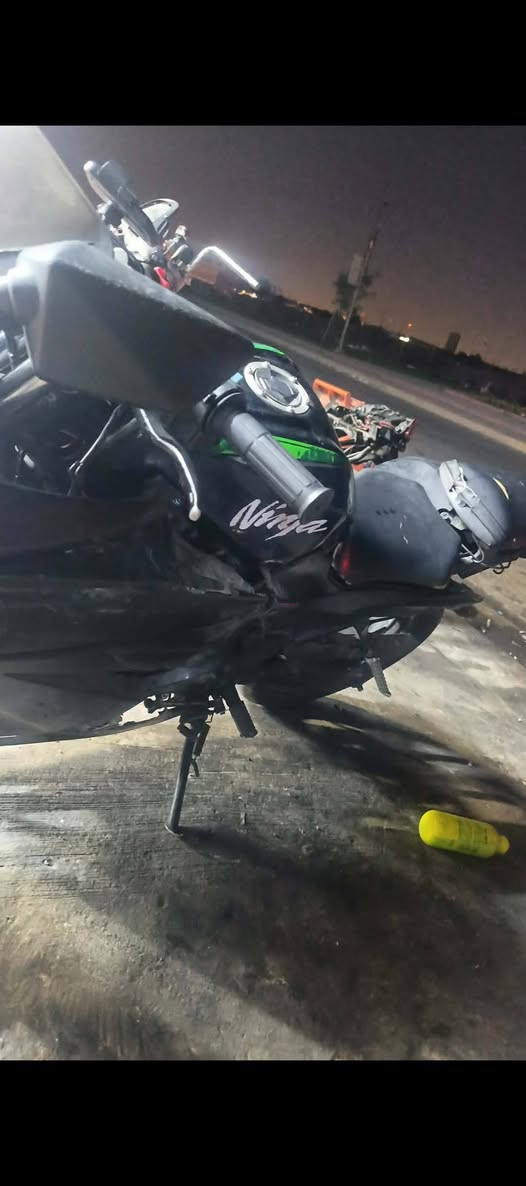 كاوسكي 300cc مرقم للبيع 
سنويه و اللوحات على التحويل 
الدراجه ناقصه بس كفرات 
مكينه بلاد برغي واحد ما مفتوح اي نقوصات ما بيها 
للاستفسار : ***********
