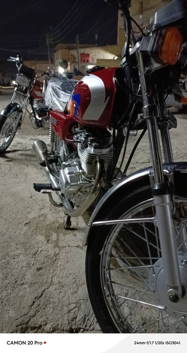 سلام عليكم اربعه كير للبيع الشاصي 18 ومعمره تلاثه وعشرين اوراق كامله  سعر 750 أو بيها مجال  رقم ***********
