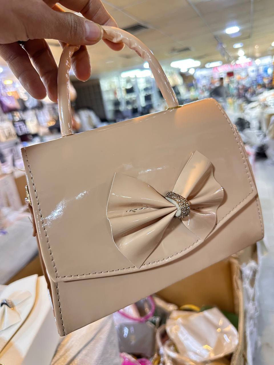 حقائب نسائية كوالتي عالي موديلات تجنن والأسعار مناسبه السعر القطعة 5الاف
السعر الدرزن بس 33 مناسبه شهر رمضان المبارك اساعو بالحجز قبل نفاذ كميه التواصل معنا ع واتساب *********** متوفر توصيل الجميع محافظات العراق بس 5الاف
