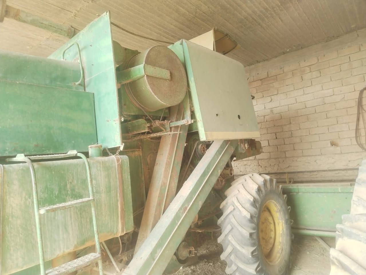 سلام عليكم
حاصده جوندير
موديل 1981
رقم نينوى 
عنون الموصل 
***********
***********
