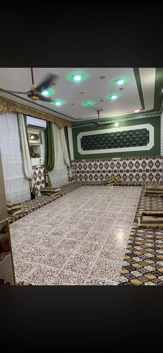 للبيع بيت الاحلام 🏡 مع مزرعه وبستان 🌳🌴

مساحه البيت: 1000متر 

مساحه البستان والمزرعه 3 دونم 
البستان يحتوي ع 120 شجره برتقال 🌳
ويحتوي ع 30 شجره 🌳 رمان 
ويحتوي ع 10 شجرات رمان 
ويحتوي ع 10 شجرات رمان 
ويحتوي ع 10 شجرات نخيل التمر 🌴

يتكون البيت من
غرف عدد 4 
مساحة الغرف 5×5

استقبال 5×8
صاله 4.5×16
مطبخ داخلي ومطبخ خارجي 
مع وجود مخزن مياه خارجي 
مع وجود طريق ماء من نهر الفرات مباشر 

🛑صنف الدار طابو زراعي 25 المشتري مباشر يتحول باسمه وينضاف اسمه بالسند

⭕موقع البيت والمزرعه في الانبار عامريه الفلوجه قرب جسر العناز المؤدي الى بغداد 

السعر 125 مليون وقابل للتفاوض للاستفسار اكثر الاتصال او مراسله الصفحه 

*********** اتصال او واتساب
