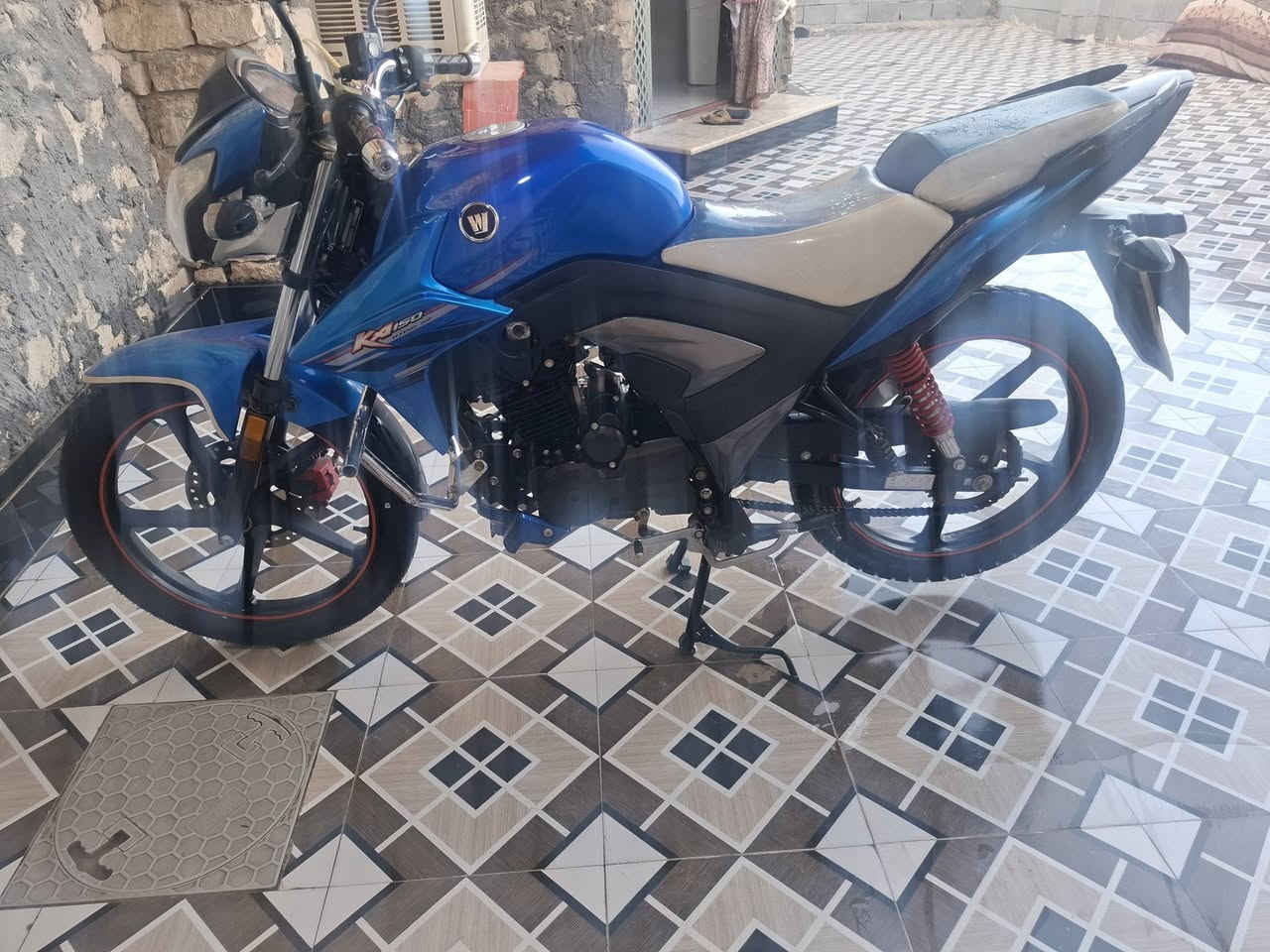 السلام عليكم
ماطور هاوجي 23 مسجل كامل لوحات انكليزي نضيف مابي اي شي جديد  مثل ما موضح بالصور السعر ١٨ وبي مجال 
***********
