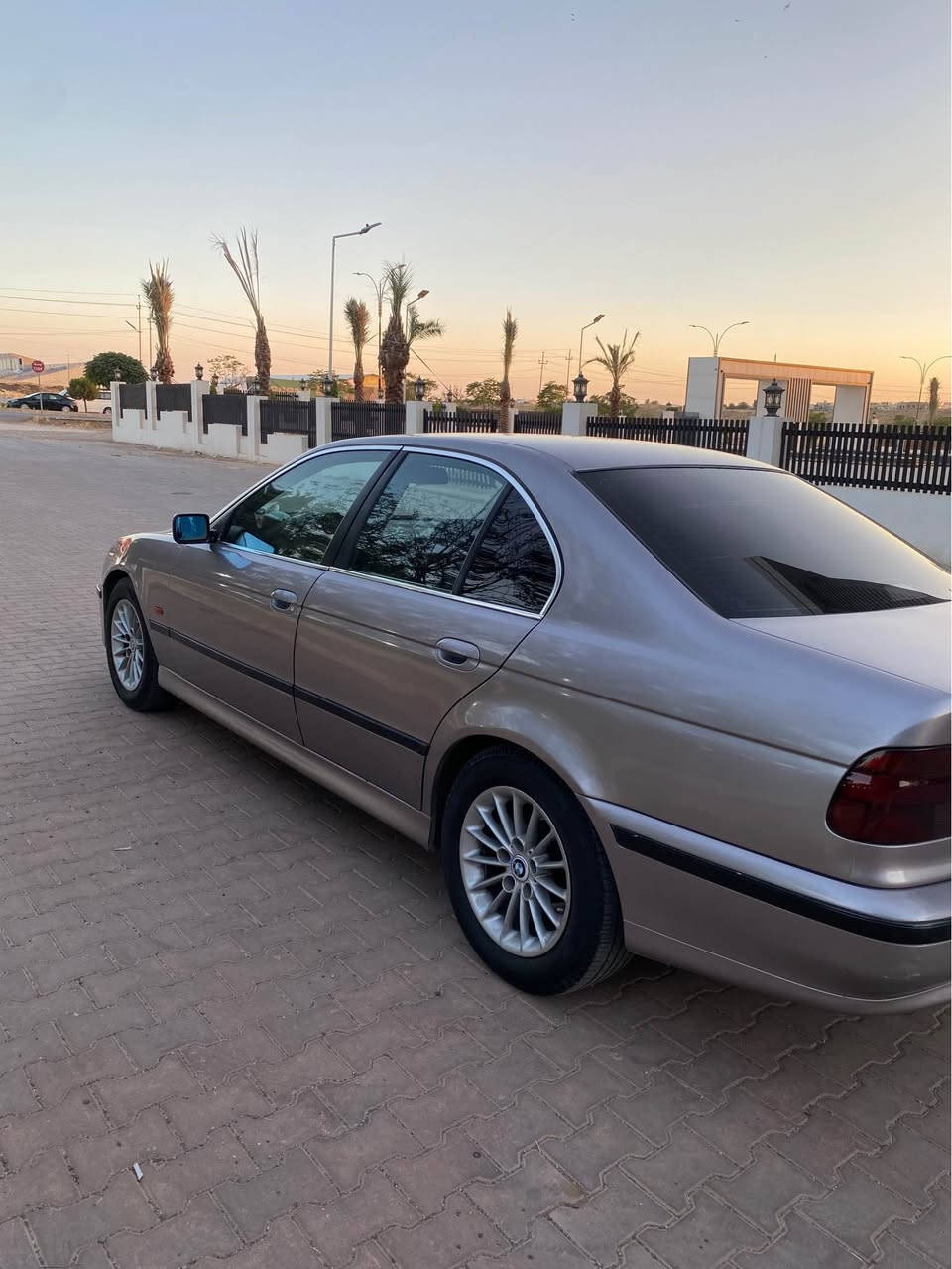 سقر سياره بئ ليدانه عام به غ بو جانيئ 
مكينه 528 
گير مه كينه ته قه و ره قه غرامات برين و قلوپين هه مي تشت ب شه رت هه ر چار تايه جديد 
ته بريد وه ك به فر 
سعر 58 وه ره قه و مه جال 
*********** اكر, نينوى
