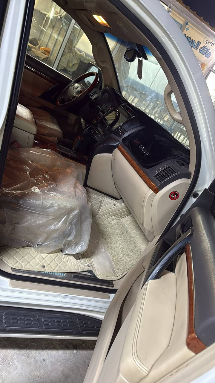 السلام عليكم رمضان كريم لاندكروز 2014 فطيمه بيه باب مرخايه والباقي مكفوله السياره كارتون رقم بغداد دولي السعر 365 وبيه مجال مكاني مناذره ***********
