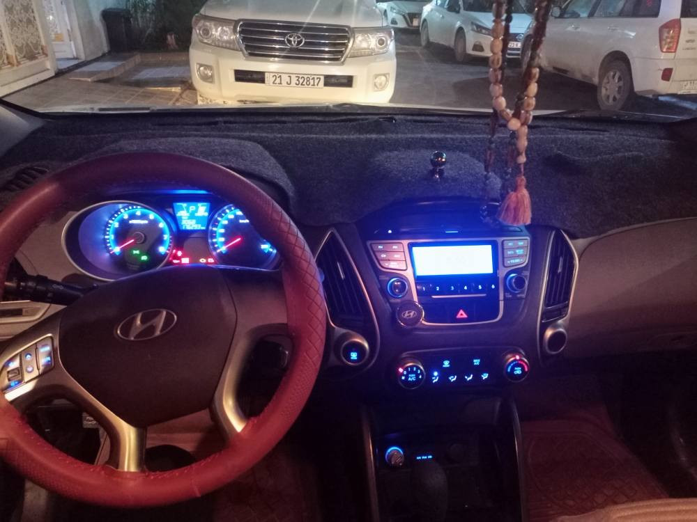 مودیل  2013 
مەکینەو گێری بەشەرت  ،  مەکینەی تازە  داگیراوە ، لێدراوێکی  پێشی  هەیە  بۆنیتی گۆڕاوە ، دەرگای سەکن و چاملخی دوای سایەق  بۆیاخە.
***********
*********** شمشمل, السليمانية
